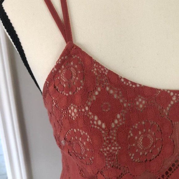 Rose lace dress - Picture 3 of 4